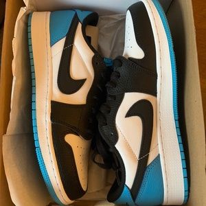 Size 7 - Air Jordan 1 Retro OG UNC W